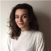 Diplomata offre lezioni di lingua a ragazzi di tutte le età